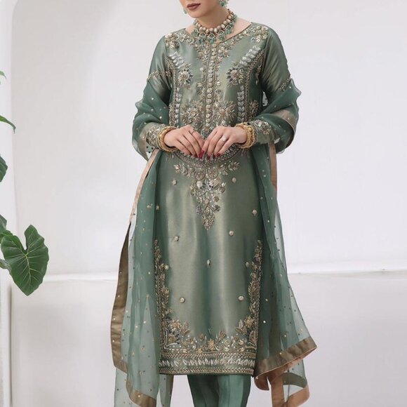 PAKISTANI DESIGNER SALWAR SUIT - Picture 3 of 7